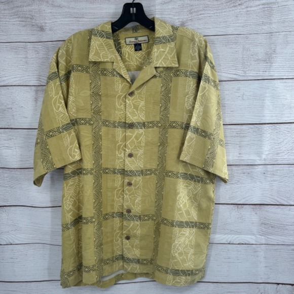 Tommy Bahama Silk Camp Shirt Pineapple Print Button Up Short‎ Sleeve Medium - Picture 1 of 10